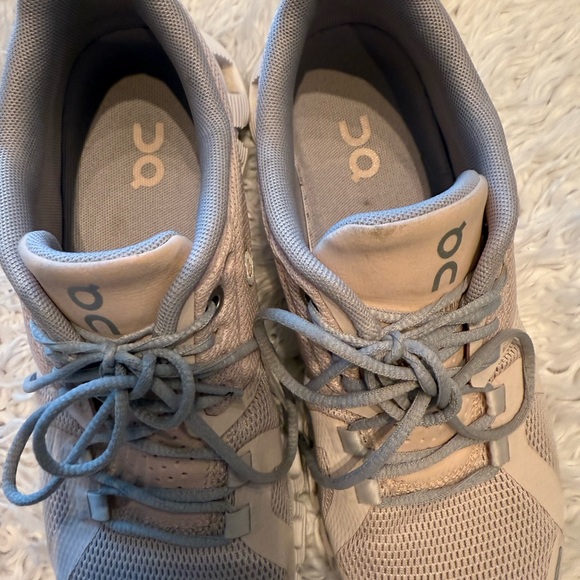 Cloud size 6 tennis shoes. Women’s - Picture 11 of 12